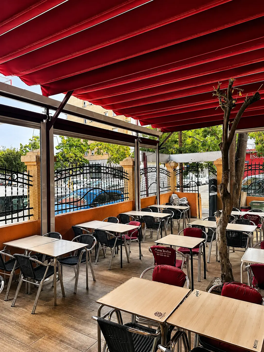 Terraza exterior de Anatalya en Badalona